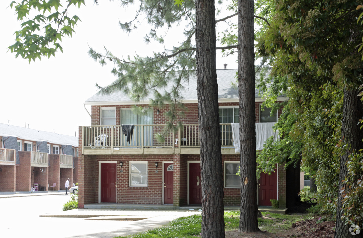 Foto del edificio - Queen's Landing Apartments