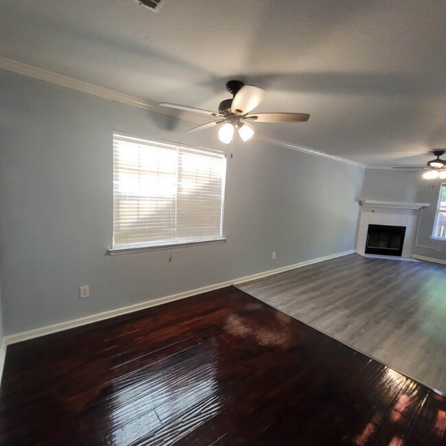 Foto del edificio - 4687 Brookwood Ln