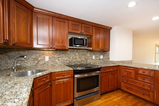 Building Photo - 135 Sohier St