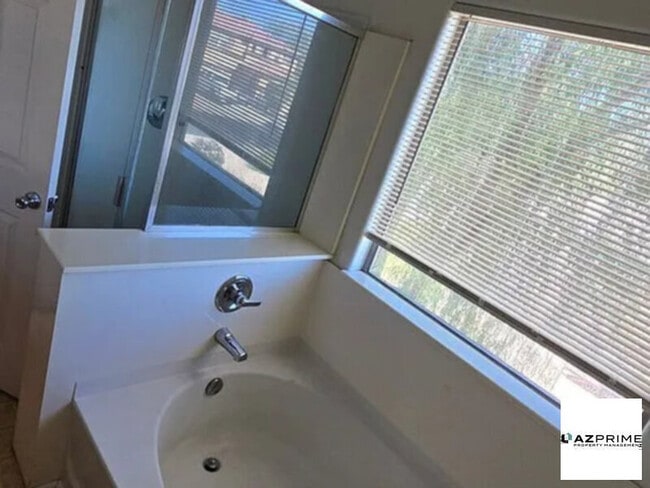 Building Photo - 8560 N 63rd Ln