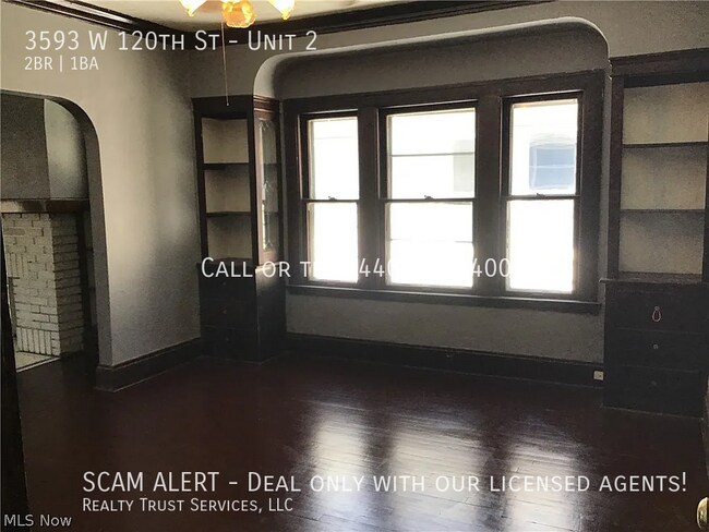 Building Photo - Next to Halloran park WOODEN FLOOR 2 Bedro...