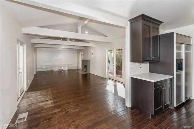 Building Photo - 2 br, 3 bath House - 1807 Nichols Canyon Rd