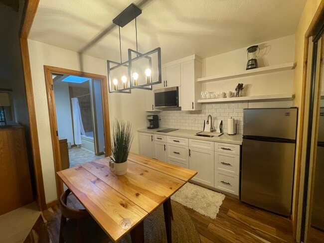 Foto del edificio - 4520 Montecito Ave