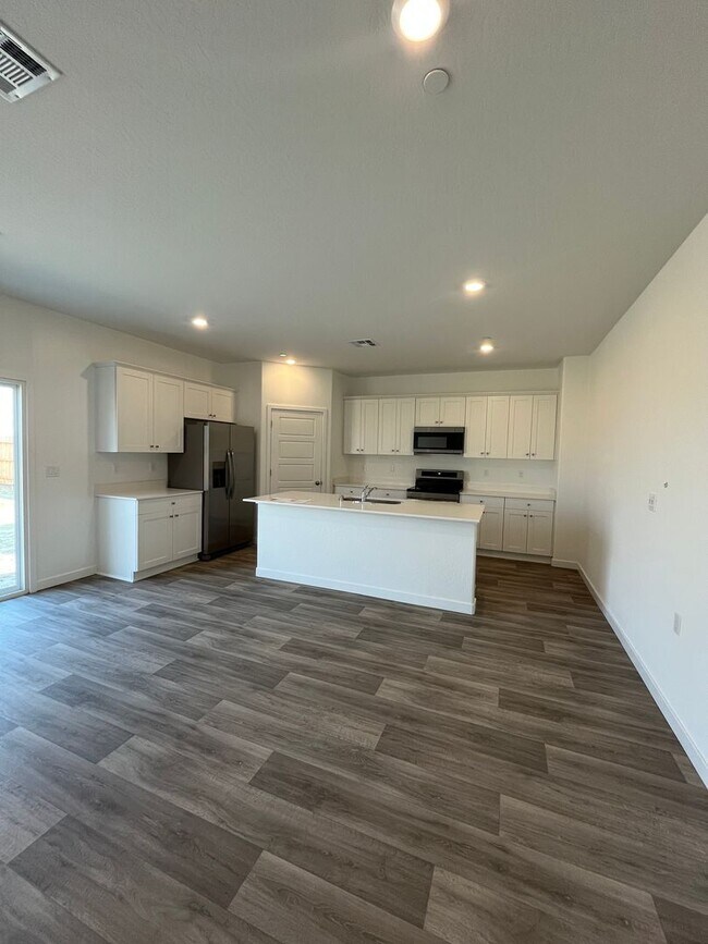 Building Photo - Newly Built Home located SE Visalia!  Coming Soon!