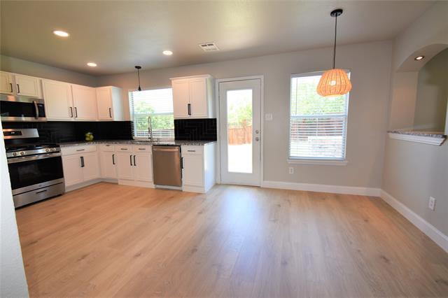 Foto del edificio - 9328 Warren Dr