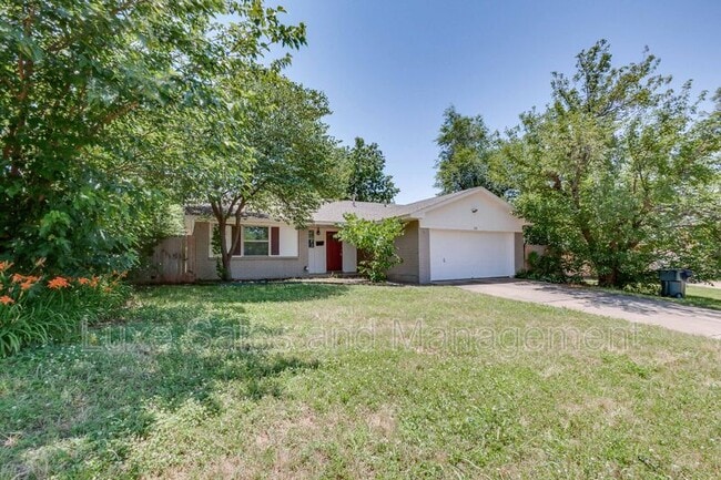 Building Photo - 330 W Silverwood Dr