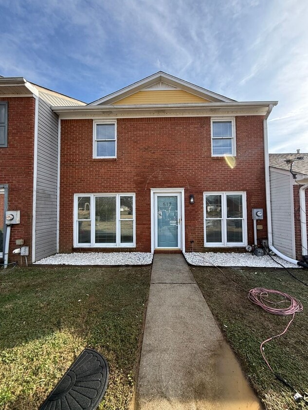 Primary Photo - Newly Renovated Townhome 2 Bedroom - 2.5 Bathrooms