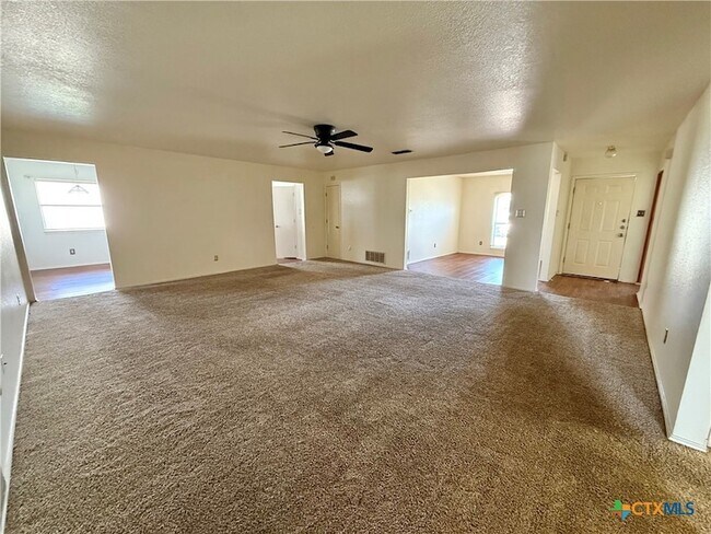 Foto del edificio - 4504 Aspen Dr