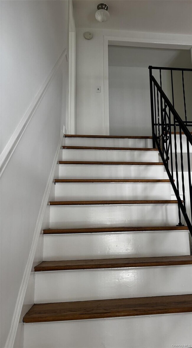 Building Photo - 35 Lone Oak Dr