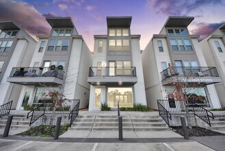 Building Photo - 18716 Centro Main St