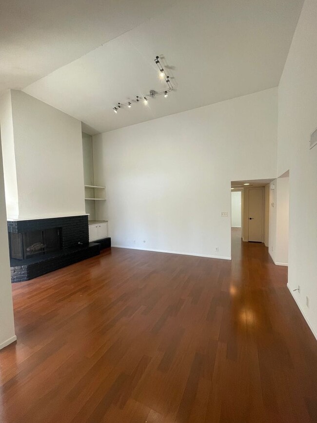 Building Photo - 2 Bed / 2 Bath in Clairemont