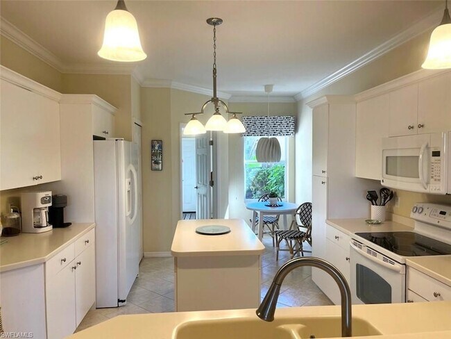 Building Photo - 925 Palm View Dr