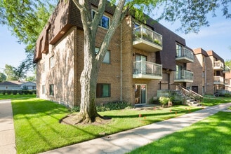 Building Photo - 611 W Central Rd