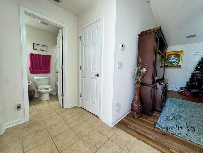 Foto del edificio - 765 Riverward Dr