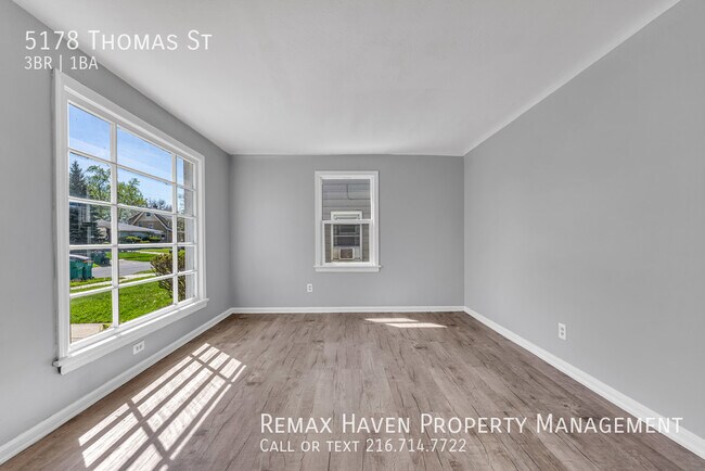 Building Photo - 5178 Thomas St, Maple Heights - Spacious 3...