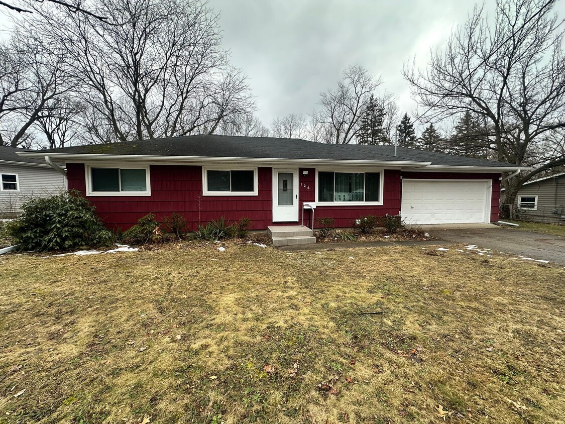 Foto principal - Four Bedroom Home in Battle Creek