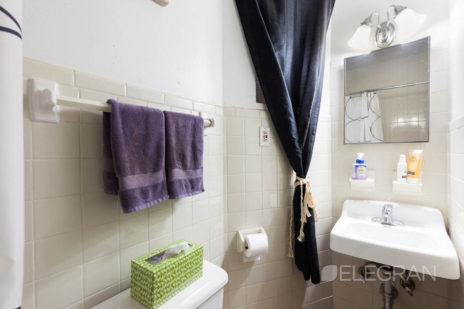 Foto del edificio - 217 E 33rd St
