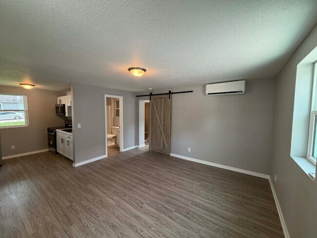 Foto del edificio - 1242 E 21st St