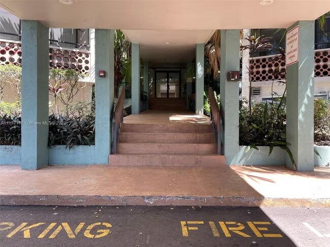 Foto del edificio - 4222 Inverrary Blvd