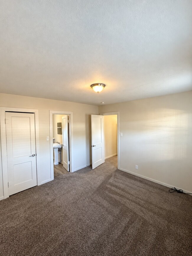 Building Photo - 300 Delmar Ct