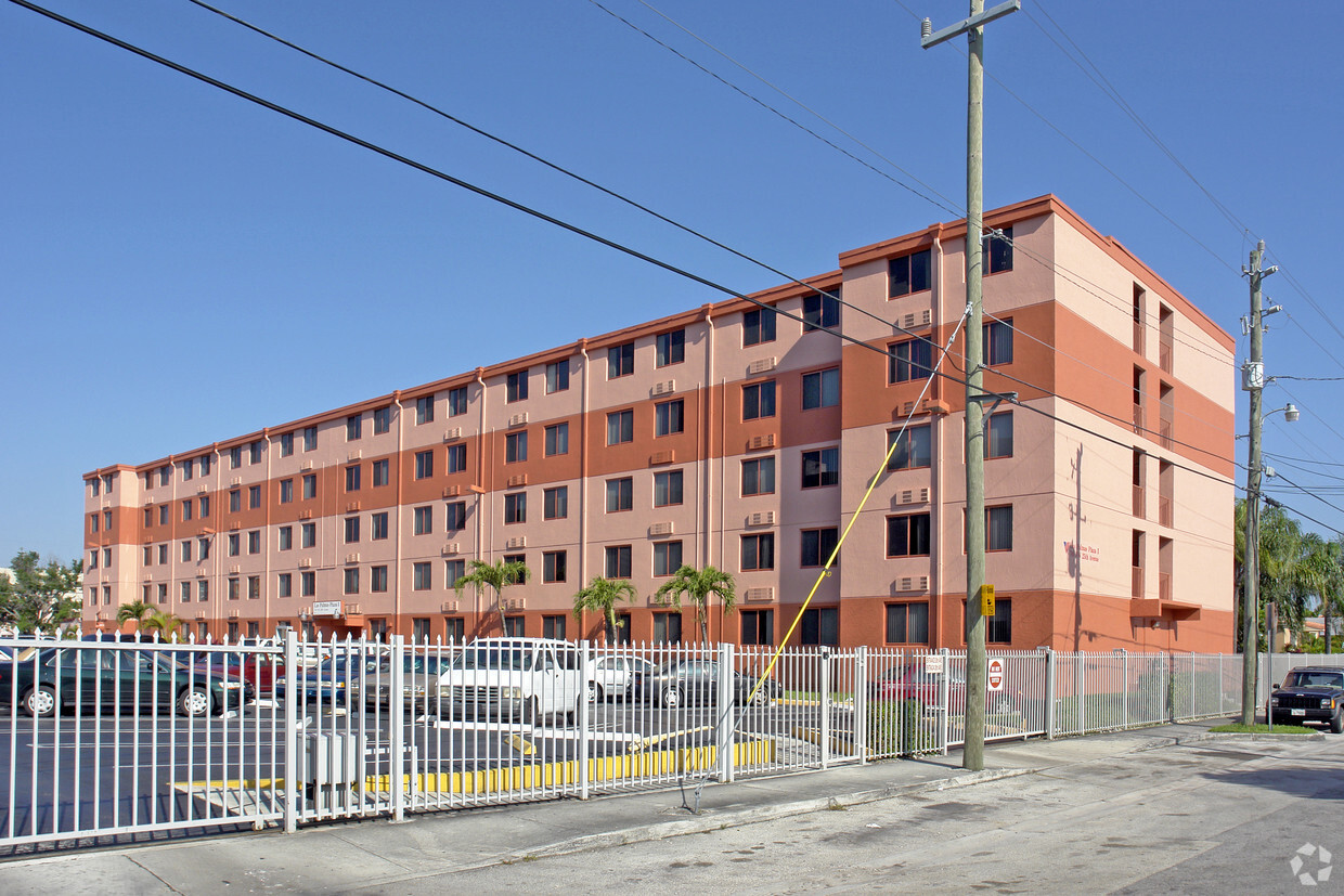 Building Photo - Las Palmas Plaza I