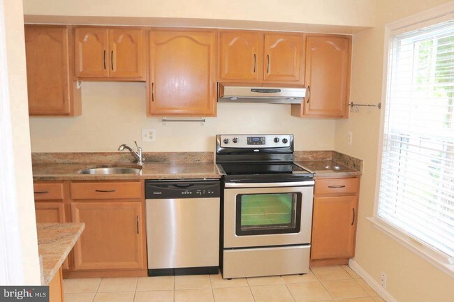 Building Photo - 2881 Bowes Ln