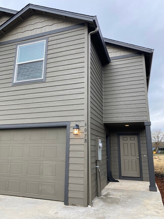 Building Photo - 607 Koontz Rd