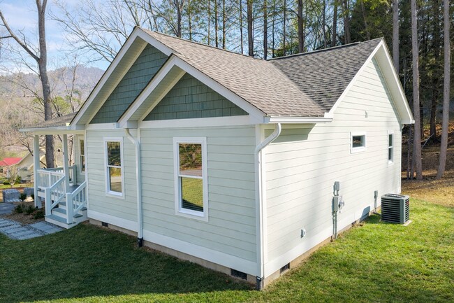 Foto del edificio - New Construction - North Asheville - Rental