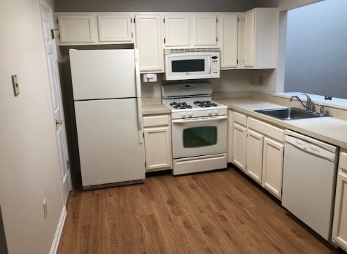 Kitchen - 6166 Spring Knoll Dr