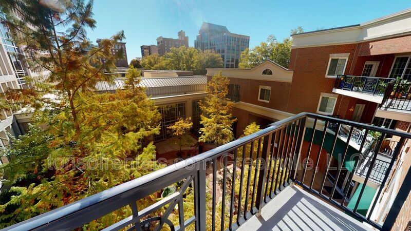 Primary Photo - 10 E Washington St