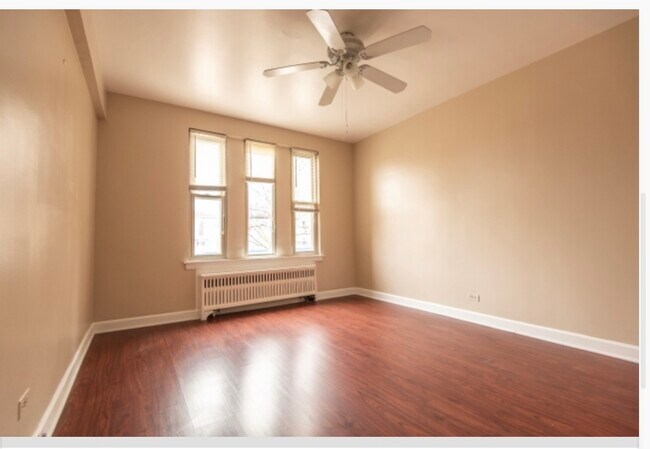 Foto del edificio - 6654 W Devon Ave