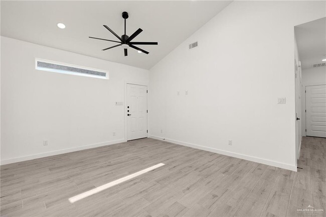 Building Photo - 2609 Mockingbird Rd