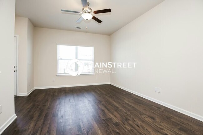 Foto del edificio - 3 Bedroom Pet-Friendly Home in La Vergne, TN with Main Street Renewal