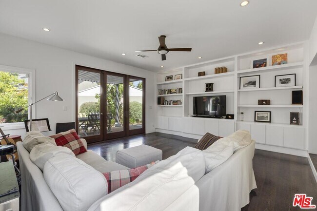 Foto del edificio - 10845 Queensland St