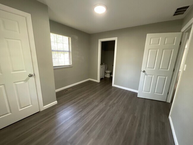 Foto del edificio - Very Nice 3BR/2BA House w/Attached Garage!