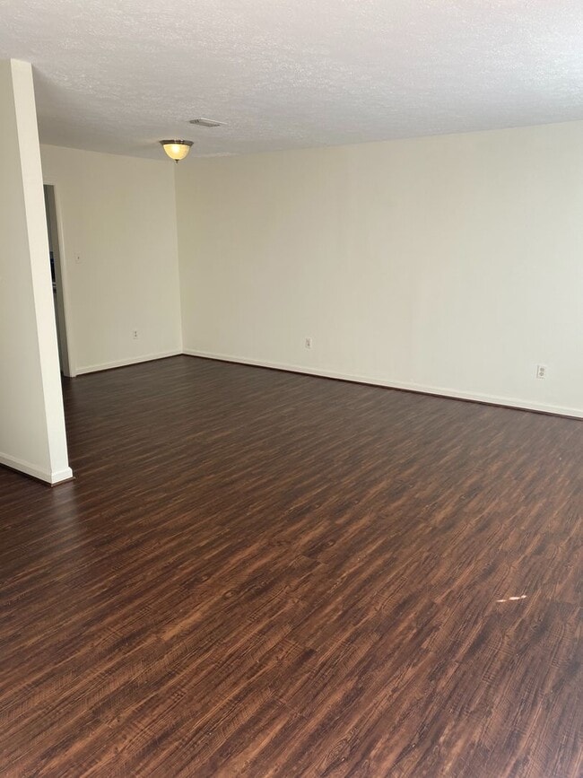 Photo - 3 Bed 2.5 Bath townhouse 5 minutes from Old Forest Rd.