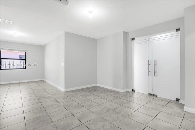 Foto del edificio - 2541 SE 1st St