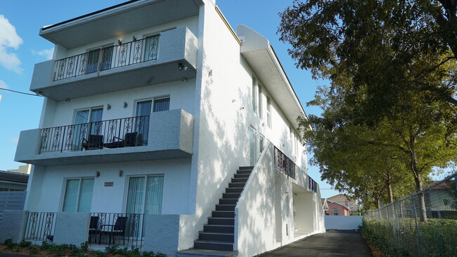 Fachada del edificio - 1328 NW 4th St