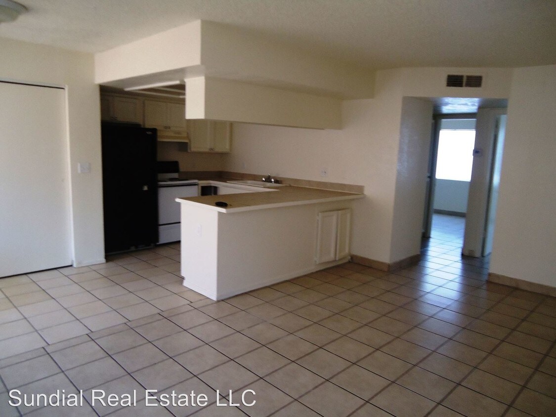 Foto principal - 323 E Purdue Ave