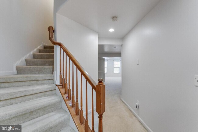 Building Photo - 15809 Bobolink Dr