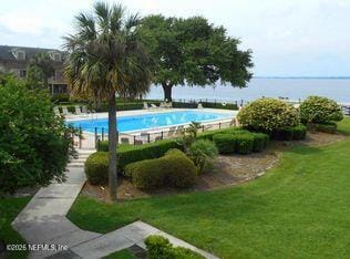 Building Photo - 842 Cedar St