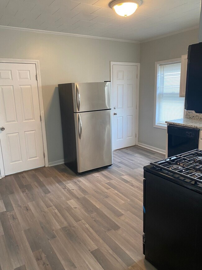 Foto del edificio - 182 Quequechan Street, Unit 3