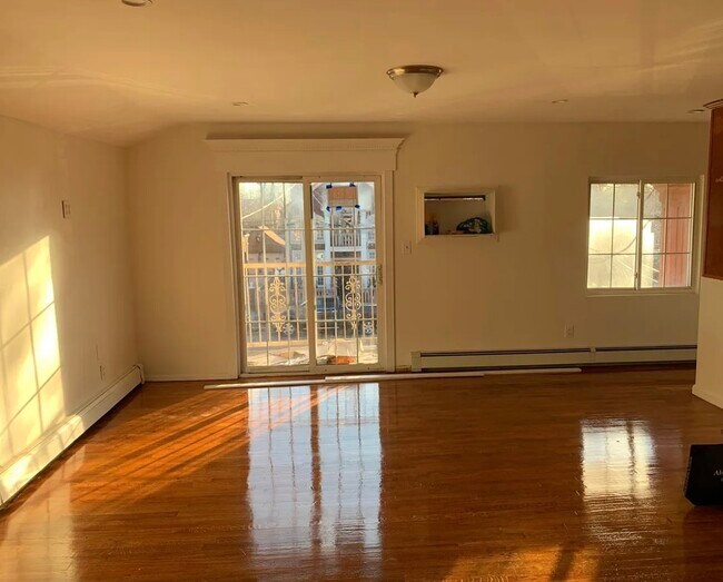 Living Area - 11605 150th Ave