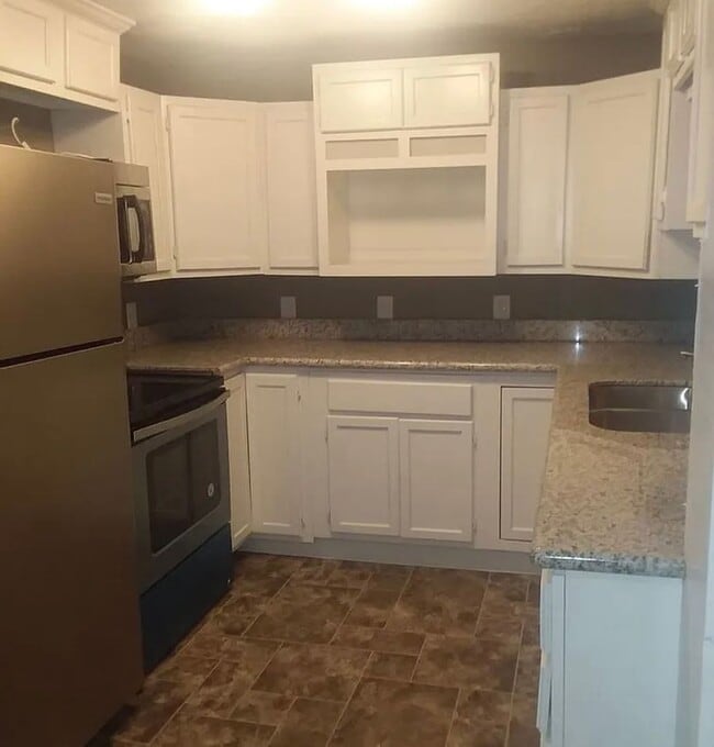 Building Photo - Affordable Country Living