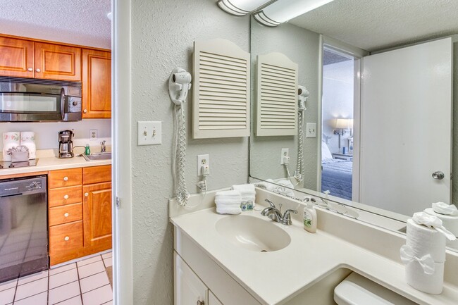 Building Photo - 9550 Shore Dr