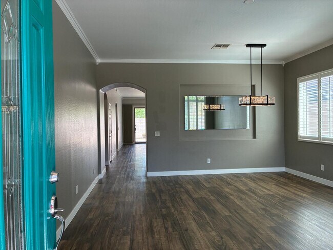 Building Photo - 10454 W Foothill Dr