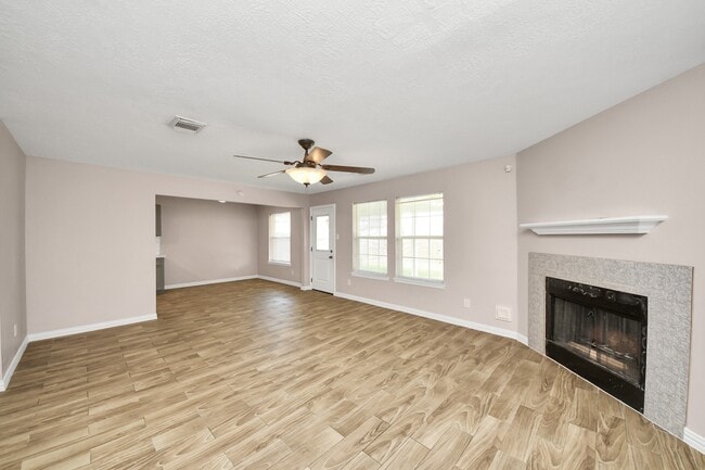 Building Photo - 3919 Vauxhall Dr S