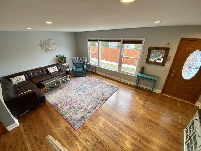 Foto del edificio - 5526 W Windsor Ave