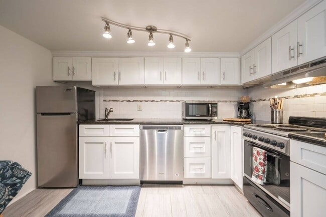 Unit E - Kitchen - 1037 Crease St