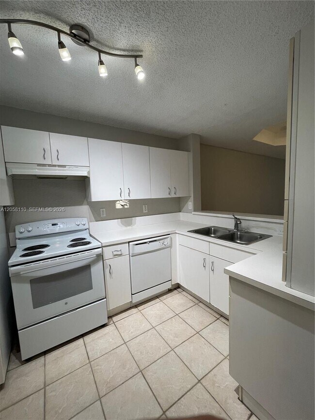 Building Photo - 14124 SW 121st Pl